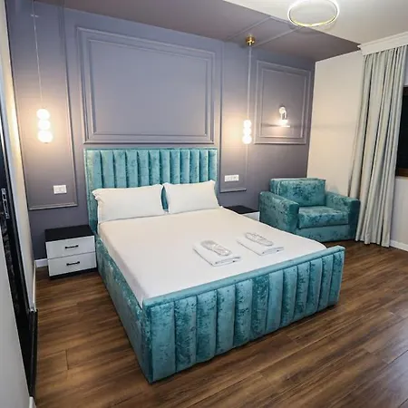 Great Style 2 Bedroom Apartment, Komuna E Parisit *